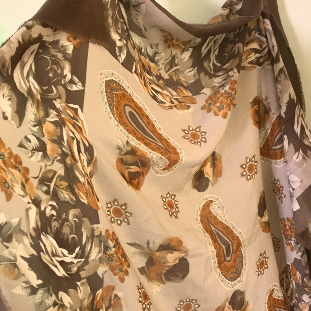 Made in Italy Paisley Floral Scarf